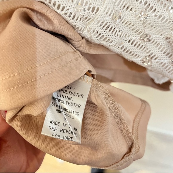 Emory park skirt with sequins. White and beige lining inside. - Picture 8 of 8